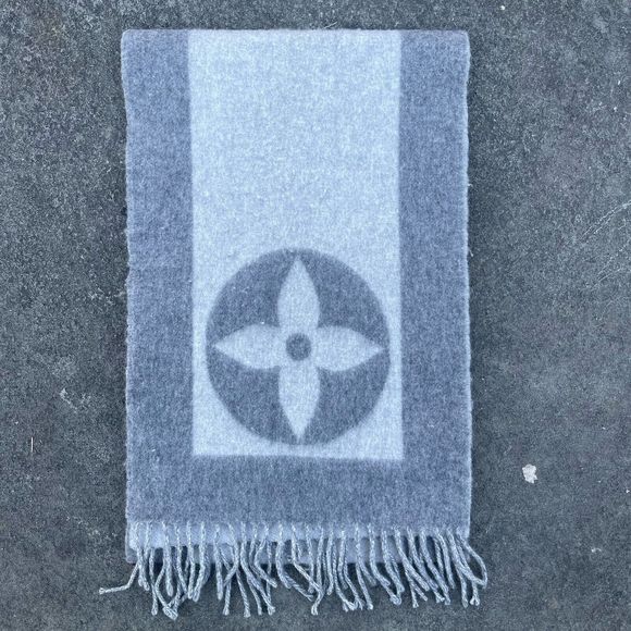 LOUIS VUITTON LV Logo Long Muffler 75% Lambswool 25% Angora Gray - Picture 2 of 7